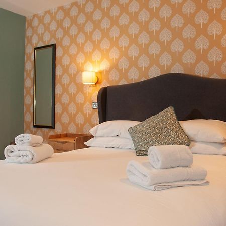 Bed and Breakfast The Cowdray Arms Worth  Exterior foto