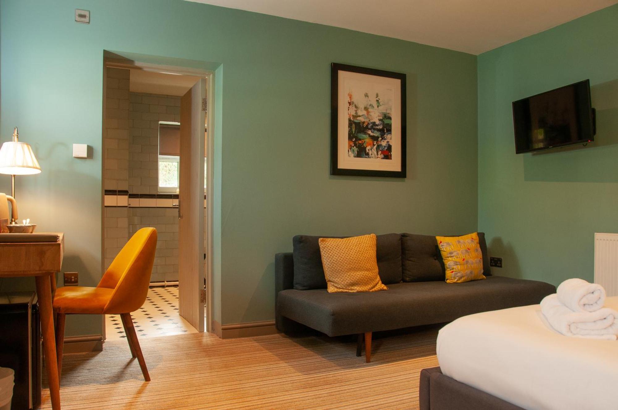 Bed and Breakfast The Cowdray Arms Worth  Exterior foto