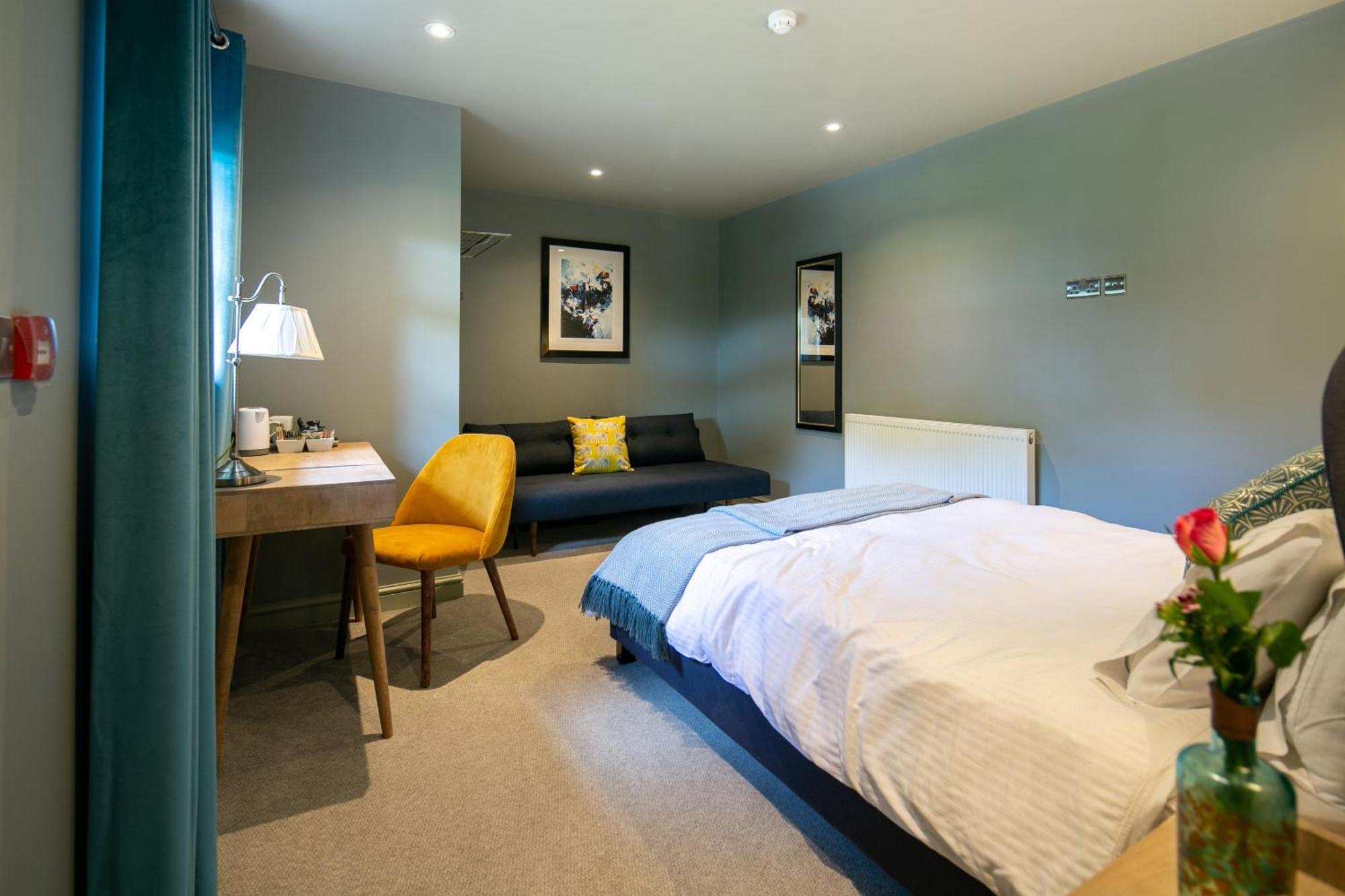 Bed and Breakfast The Cowdray Arms Worth  Exterior foto