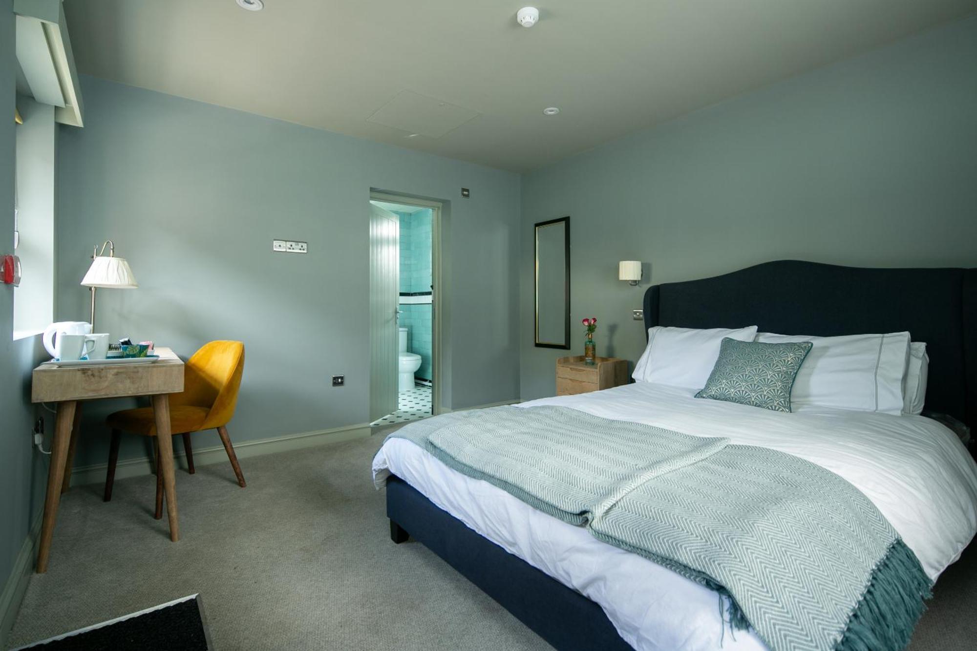 Bed and Breakfast The Cowdray Arms Worth  Exterior foto