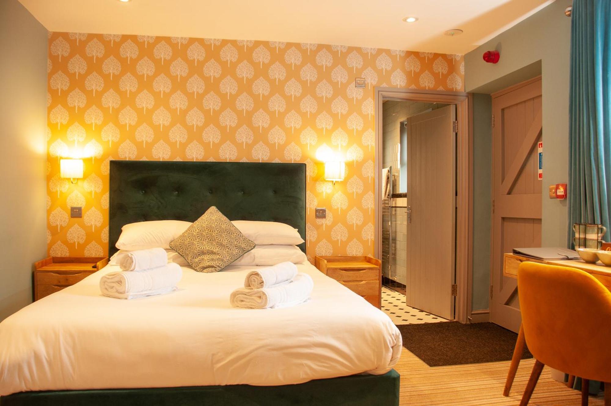 Bed and Breakfast The Cowdray Arms Worth  Exterior foto