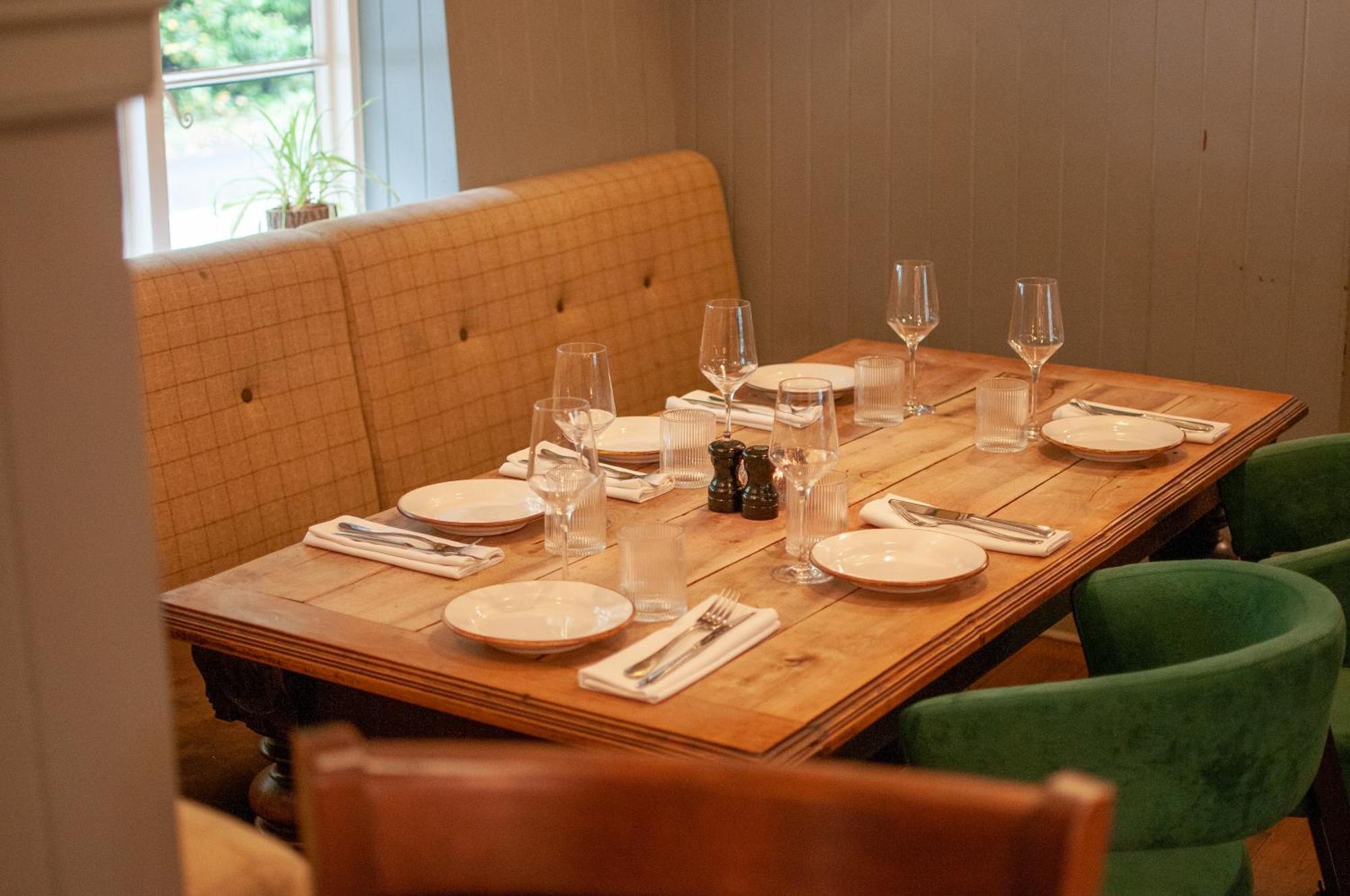 Bed and Breakfast The Cowdray Arms Worth  Exterior foto